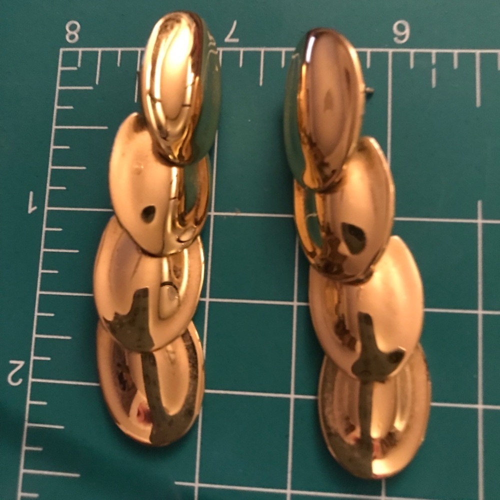 Vintage clip on earrings 1980’s gold tone earrings beautiful like new
